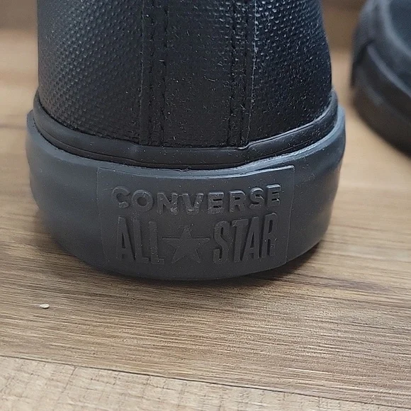 Converse High top Brand new in the box. - Picture 10 of 13